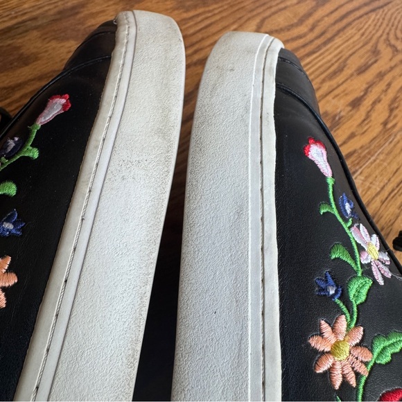 Liz Claiborne Black Wheeler Floral Embroidered Sneakers Size 5.5 - Picture 4 of 8